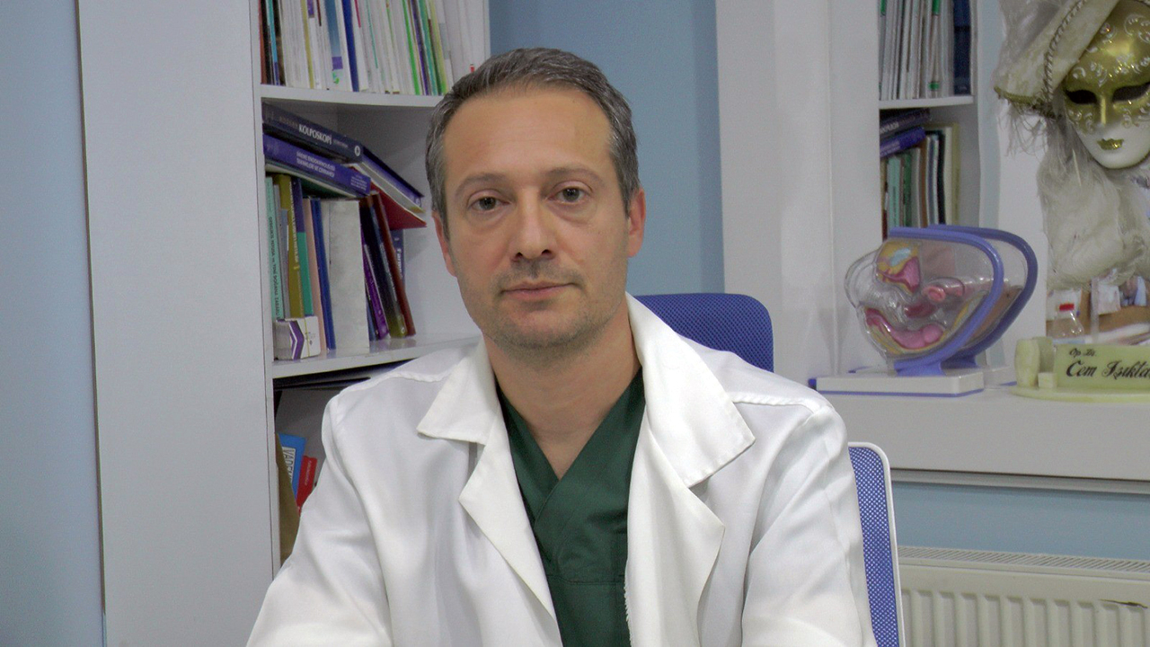 Doğumda karnında gazlı bez unuttular